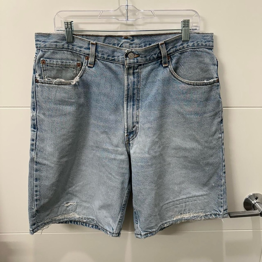 Levi’s 550 distressed denim shorts